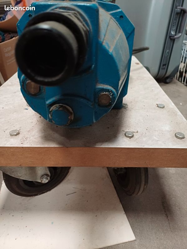 Pompe à eau sur roulettes (image 5)