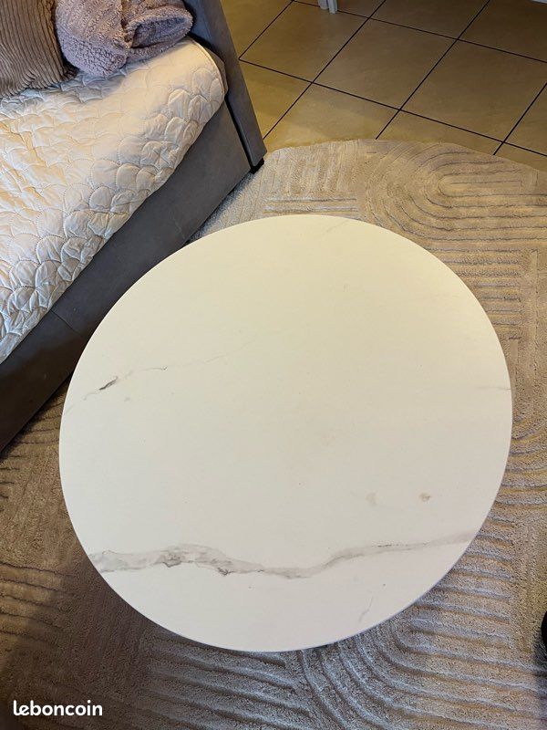Table basse blanche effet marbré (image 2)