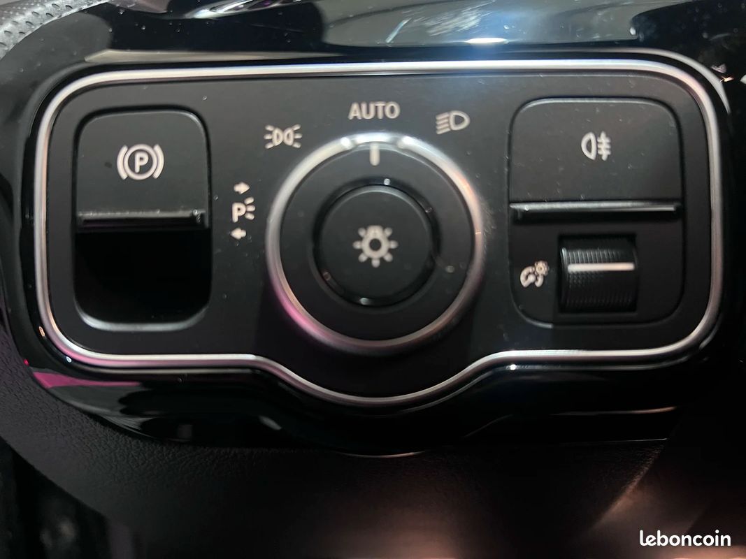 Mercedes-Benz CLASSE CLA 250e AMG Line - Suivi chez Mercedes - Full Options - Camera 360° - Carplay - Toit Ouvrant - Sieges avant Chauffants - Affichage tête haute (image 24)