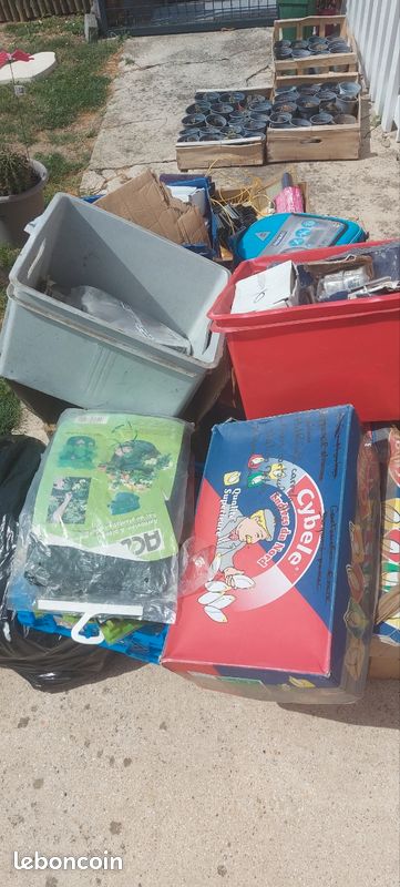 Lot brocanteur restauration meuble table buffet chaise vitrine divers vendus sur une base de 1000euros à venir chercher departement 59 à proximatif 400 kilos matériel divers curieux s'abstenir (image 8)