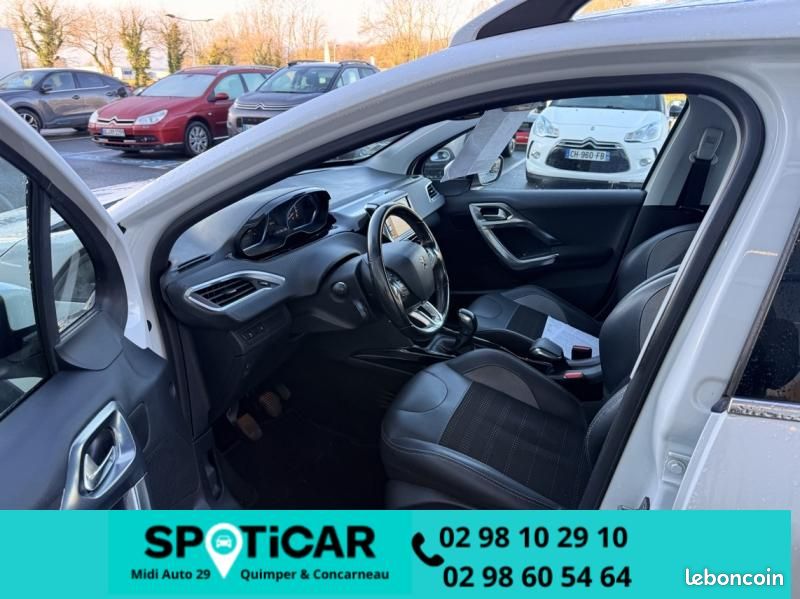 Peugeot 2008 1.2 PureTech 110 Allure (image 9)
