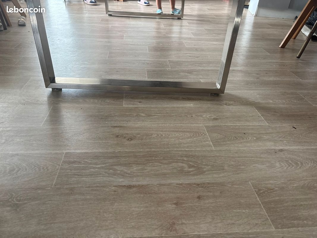 Table en moins en bois massif très lourd et solide (image 4)