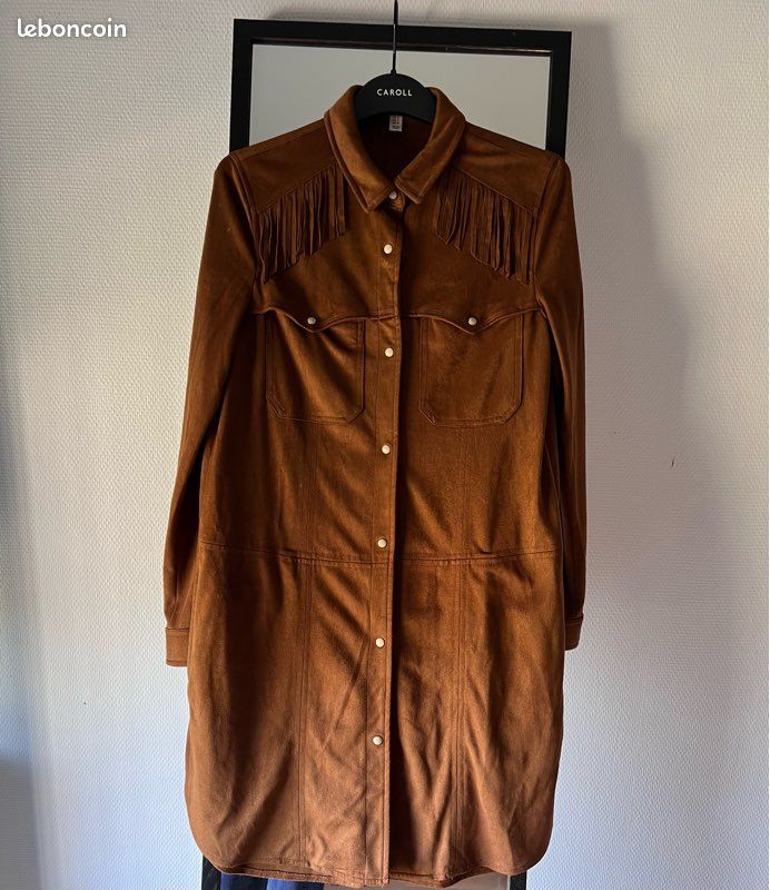 Robe-chemise en suédine marron avec franges Vêtements