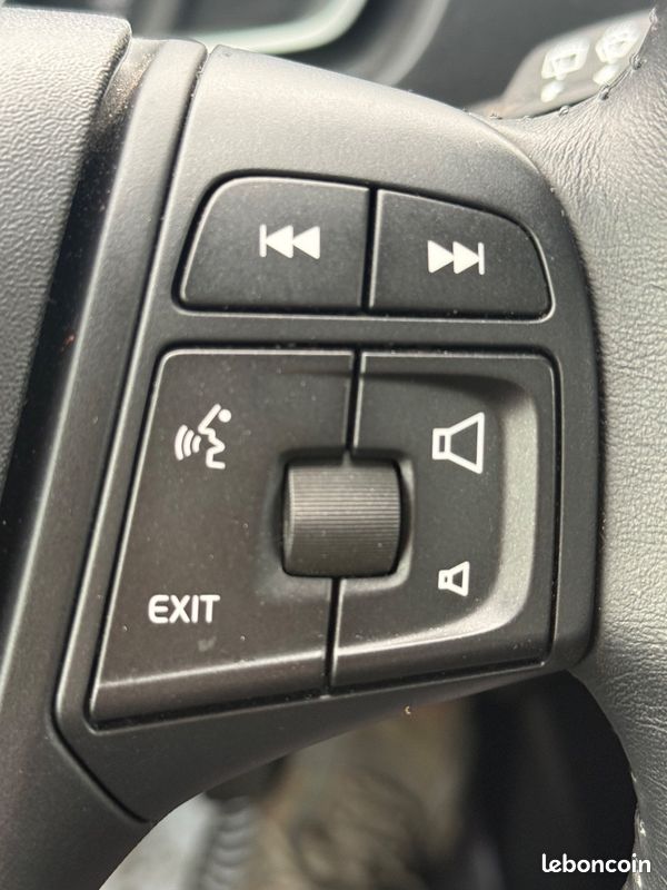 Volvo V40 1.6 115 2eme main tres propre (image 17)