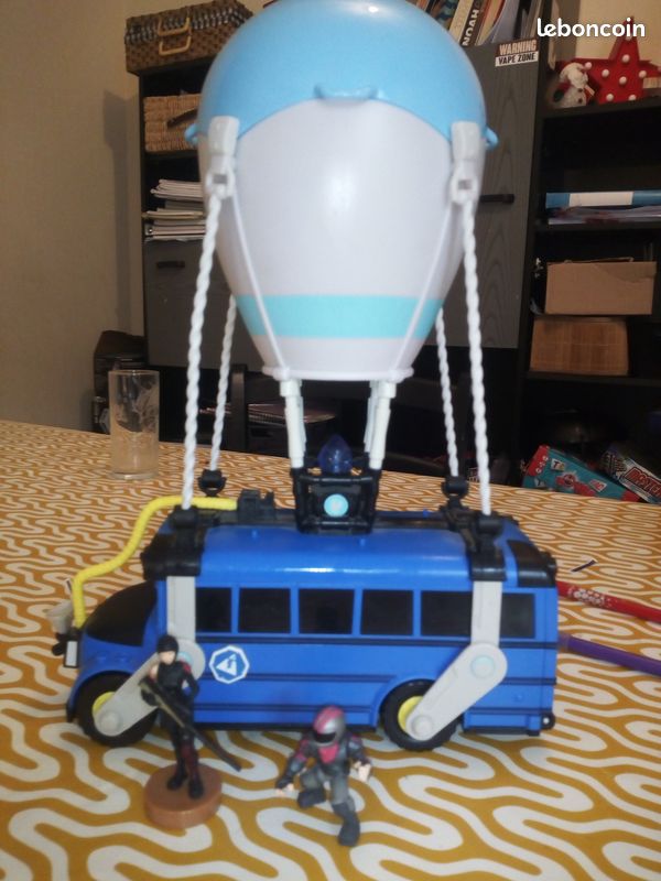 Battle bus fortnite (image 1)