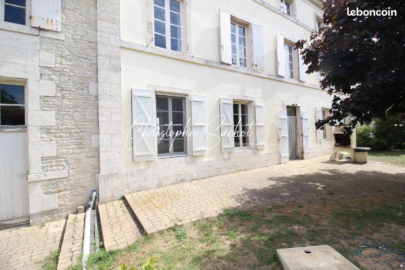 Maison 7 pièces 170 m² - Saint-Martin-de-Bernegoue 79230 (image principale 1)