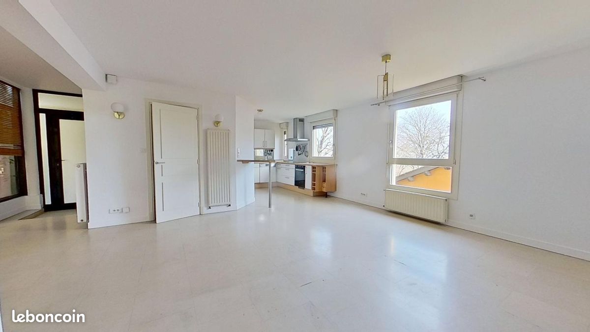 Appartement 4 pièces 130 m² · à Collonges-au-Mont-d'Or · 130 m² · 1 400 €