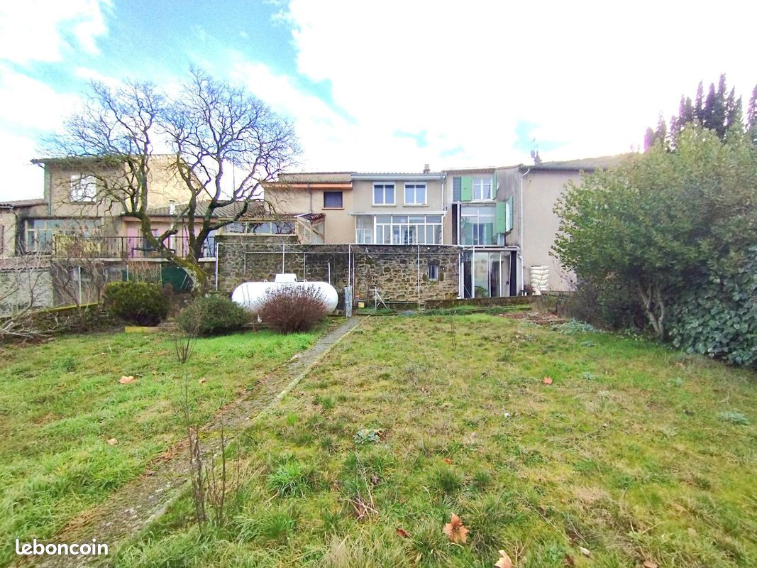 Maison 9 pièces 203 m² · à Vernoux-en-Vivarais · 203 m² · 215 000 €