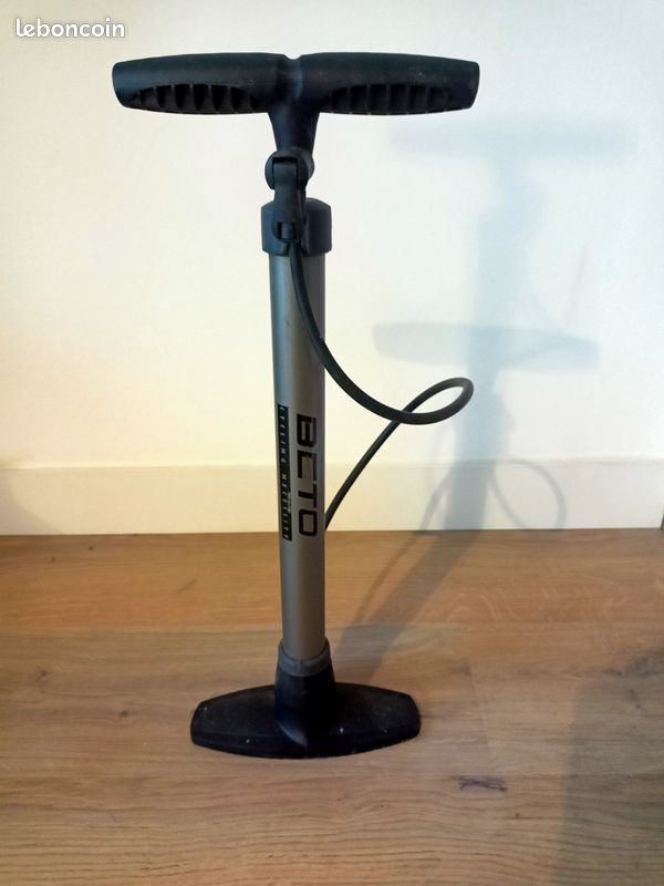 Pompe à vélo à pied (image 1)