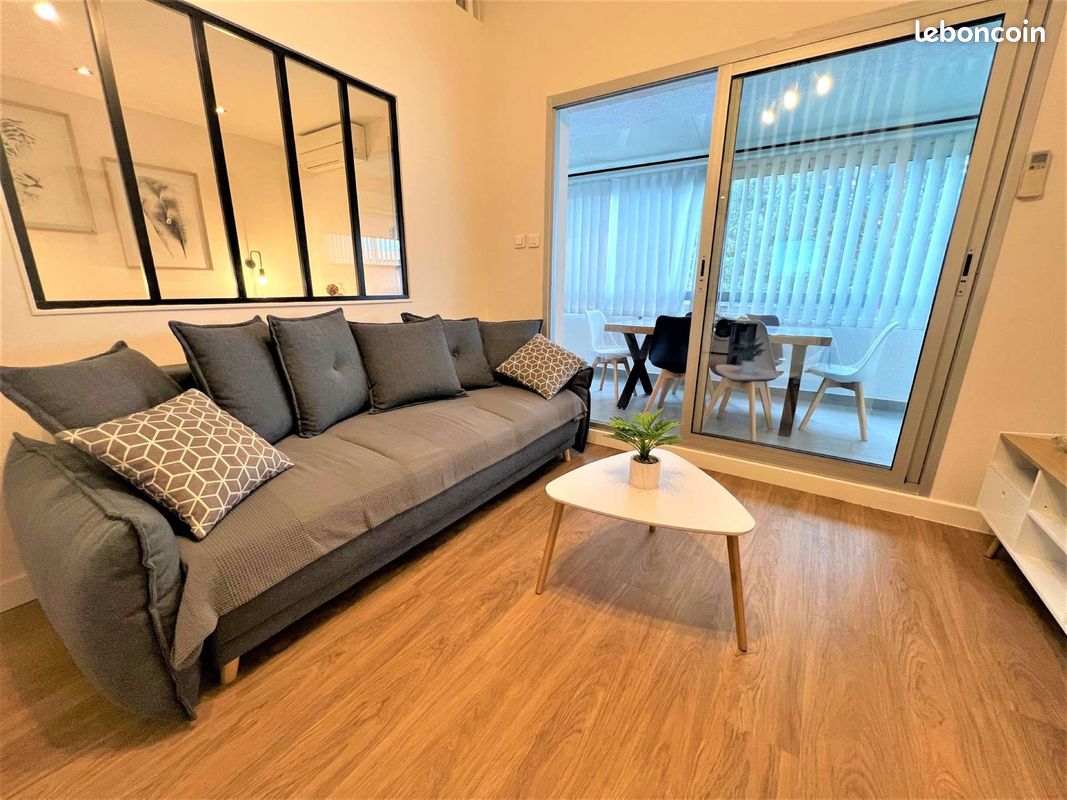 Location de vacances à SANARY SUR MER. Appartement rénové dans une résidence pour 4 personnes (image 1)
