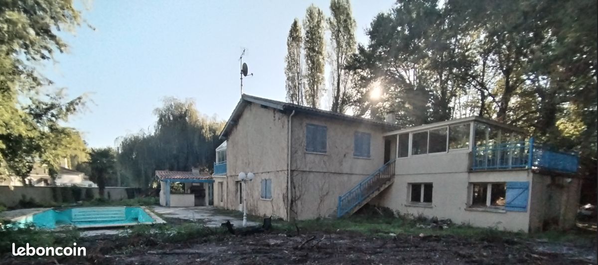 Maison 8 pièces 290 m² · à Lesparre-Médoc · 290 m² · 199 000 €