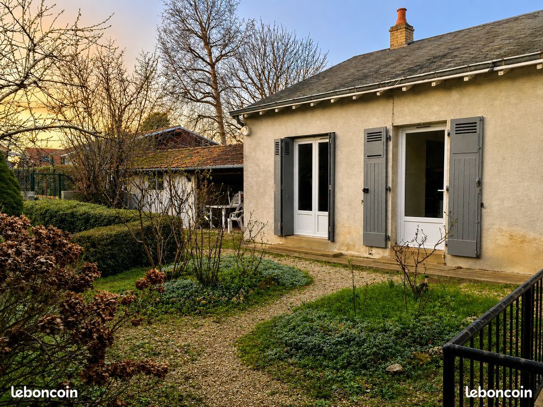 Local commercial 7 pièces 140 m² · à Poitiers · 140 m² · 320 000 €
