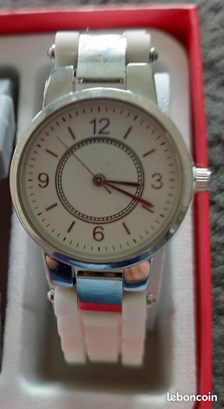 Neuf : Montre fantaisie 3 bracelets (image 2)