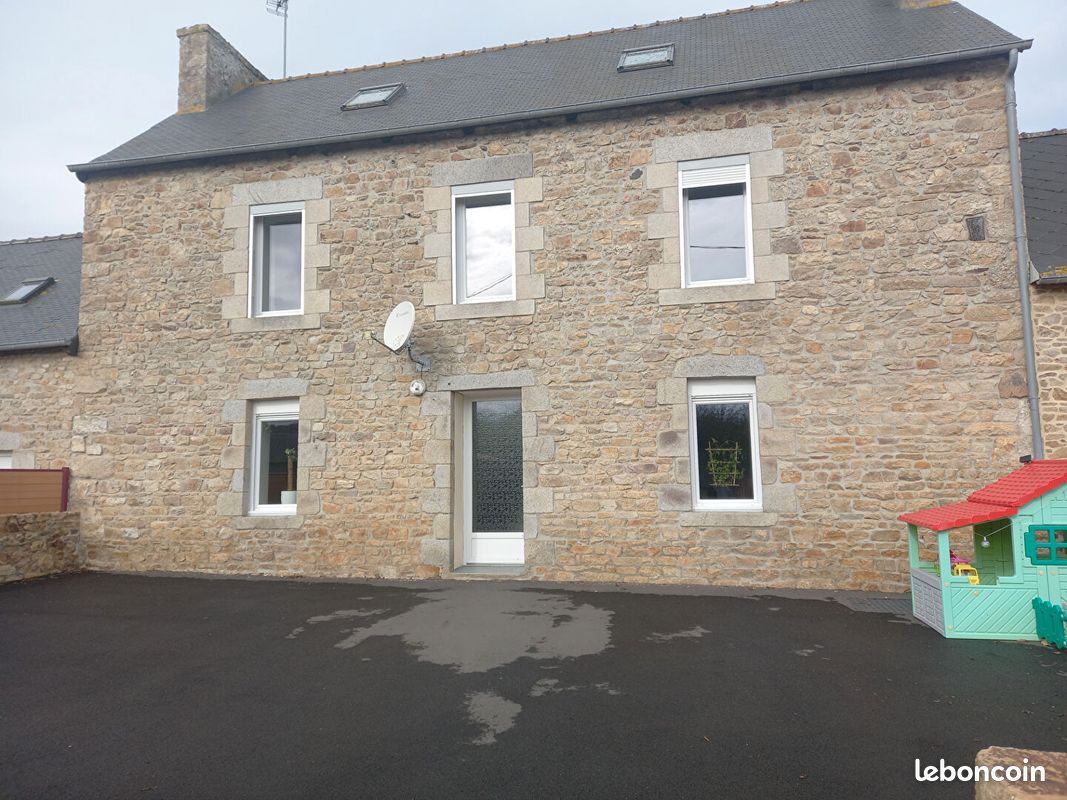 Maison 4 pièces 98 m² · à Lanrodec · 98 m² · 900 €/mois