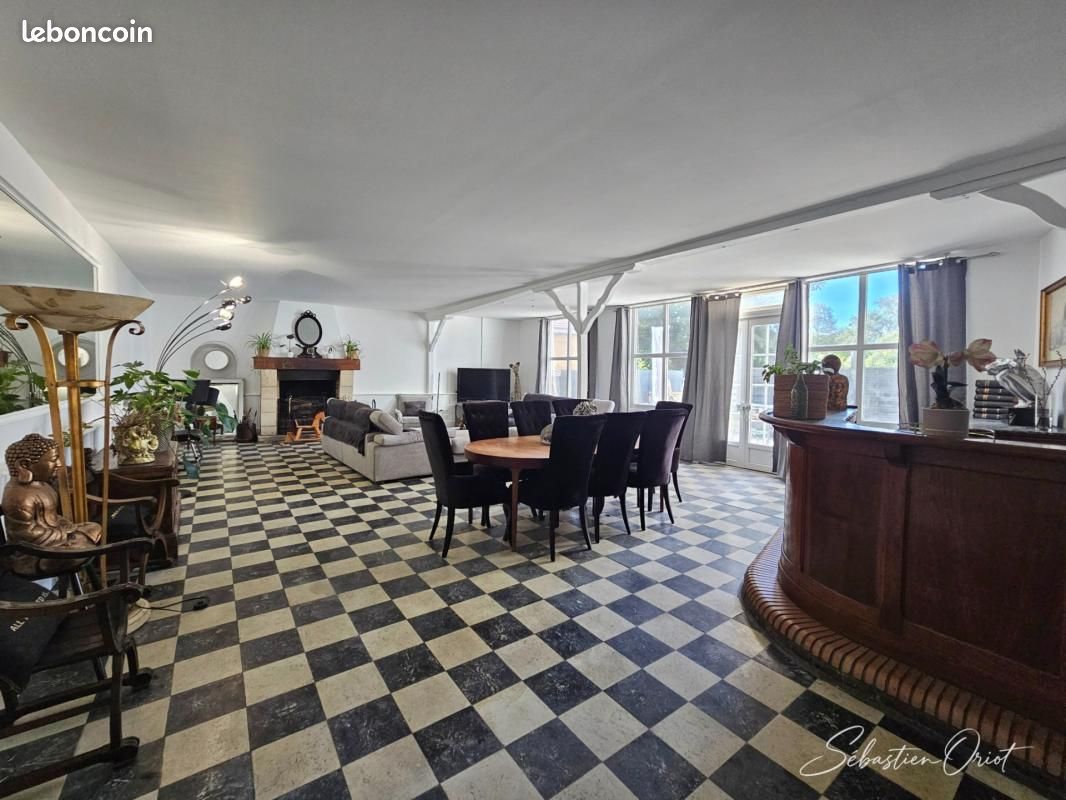 Maison 6 pièces 397 m² · à Nesles-la-Vallée · 397 m² · 670 000 €