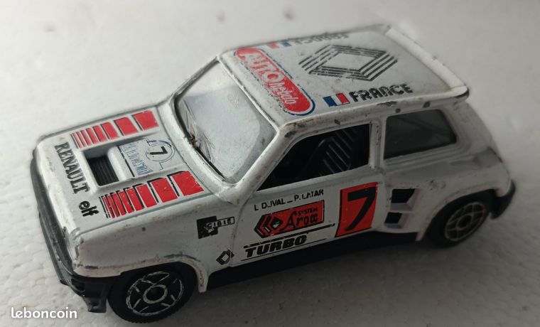A Closeup Of Details Of White Vintage Historic Renault 5 Turbo Rally Car Surrounded By Other Cars 2kaf4dy A Closeup Of Details Of White Vintage Historic Renault 5 Turbo Rally Car Surrounded By Other Cars 2kaf4dy