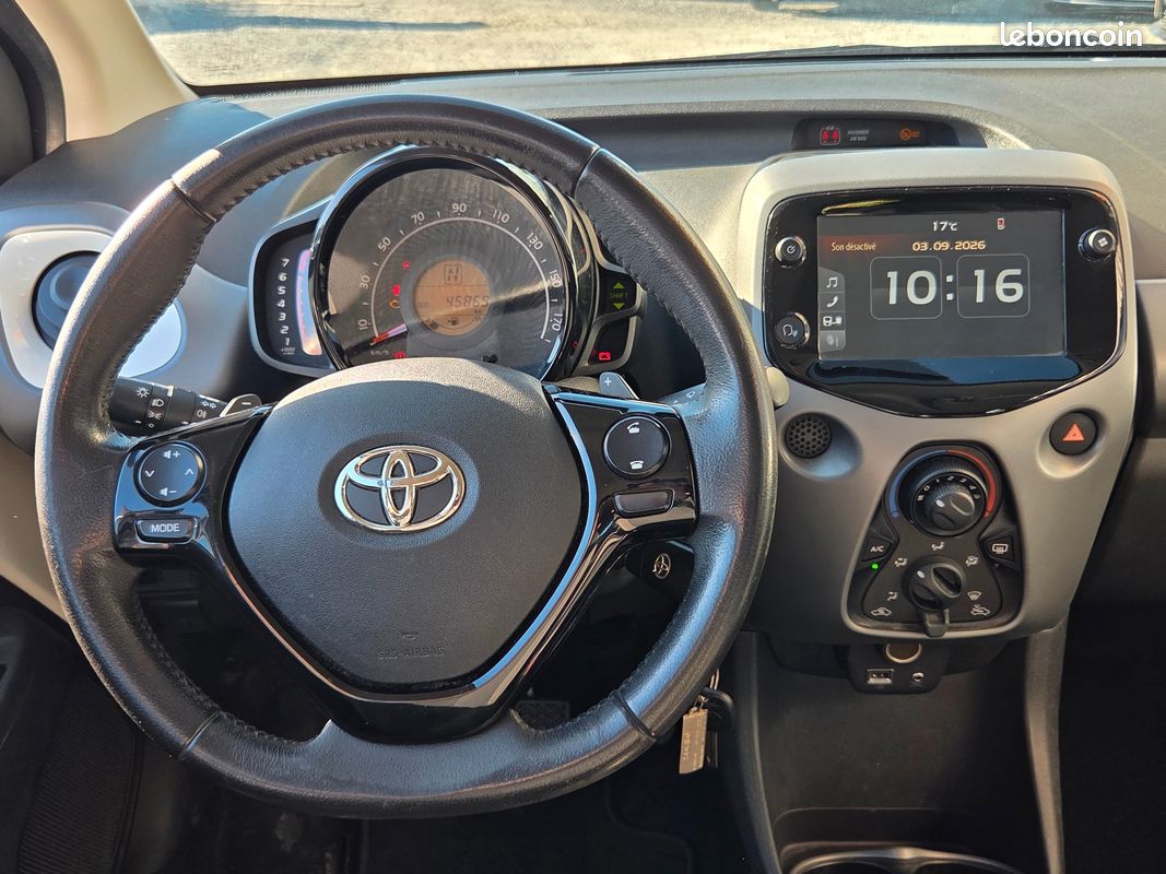 TOYOTA AYGO 1.0 VVTI 70 BOITE AUTO GRAND ECRAN CARPLAY 1er MAIN ENTRETIEN ET GARANTIE TOYOTA (image 3)