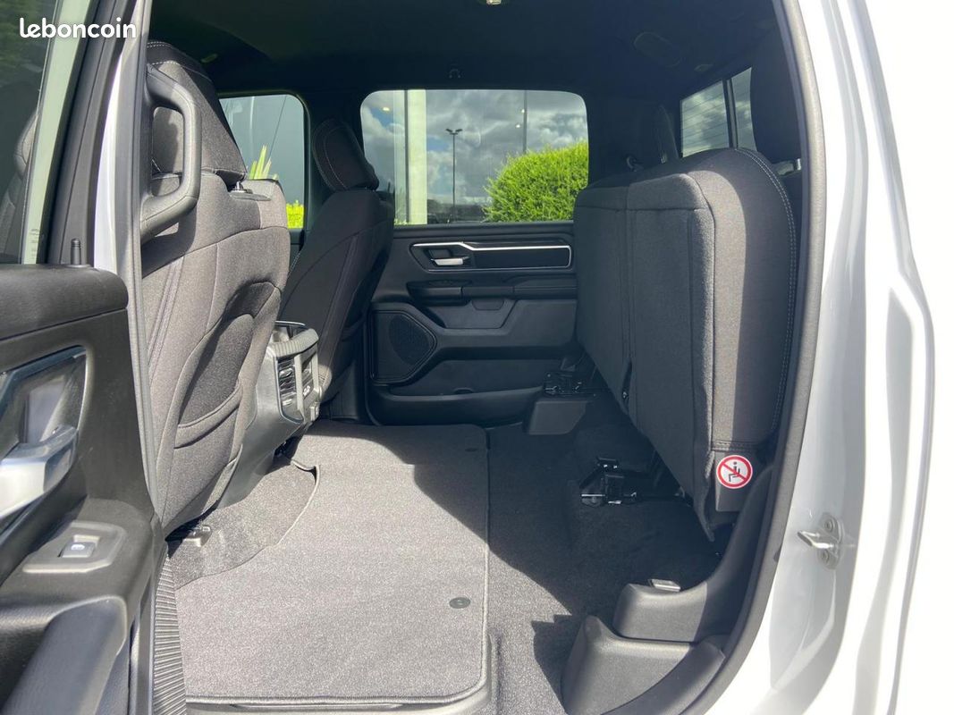 Dodge ram 1500 crew cab bighorn night edition (image 13)