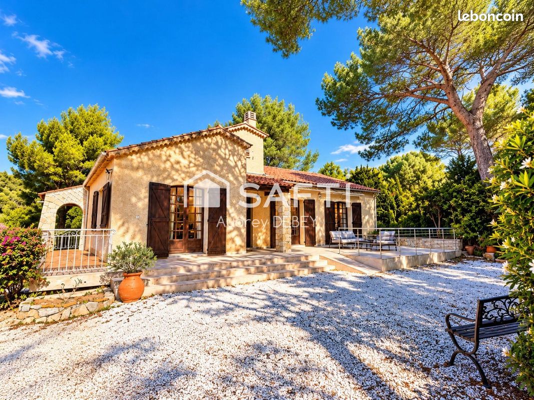Maison 7 pièces 155 m² · à Sanary-sur-Mer · 155 m² · 1 350 000 €