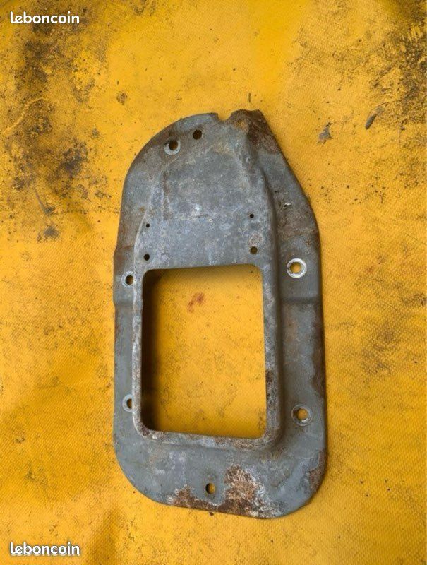 Plaque/support levier de vitesse Peugeot 205 (image 1)