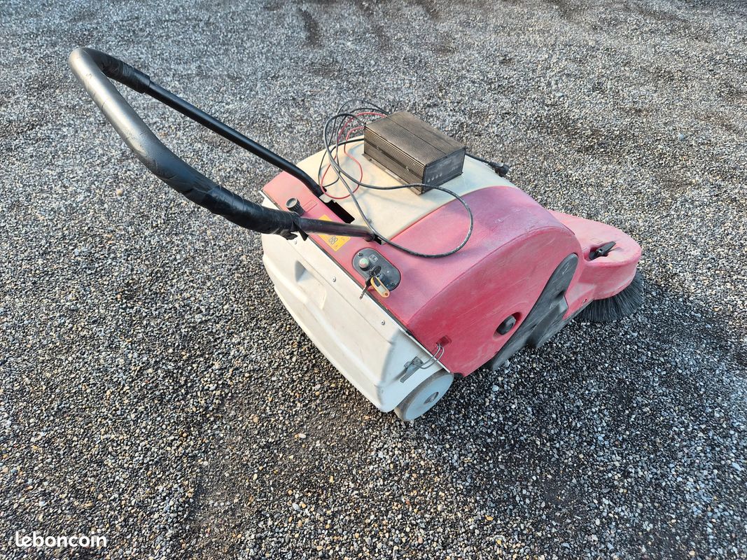 Petite Balayeuse rcm à batterie chargeur au 220v (image 3)