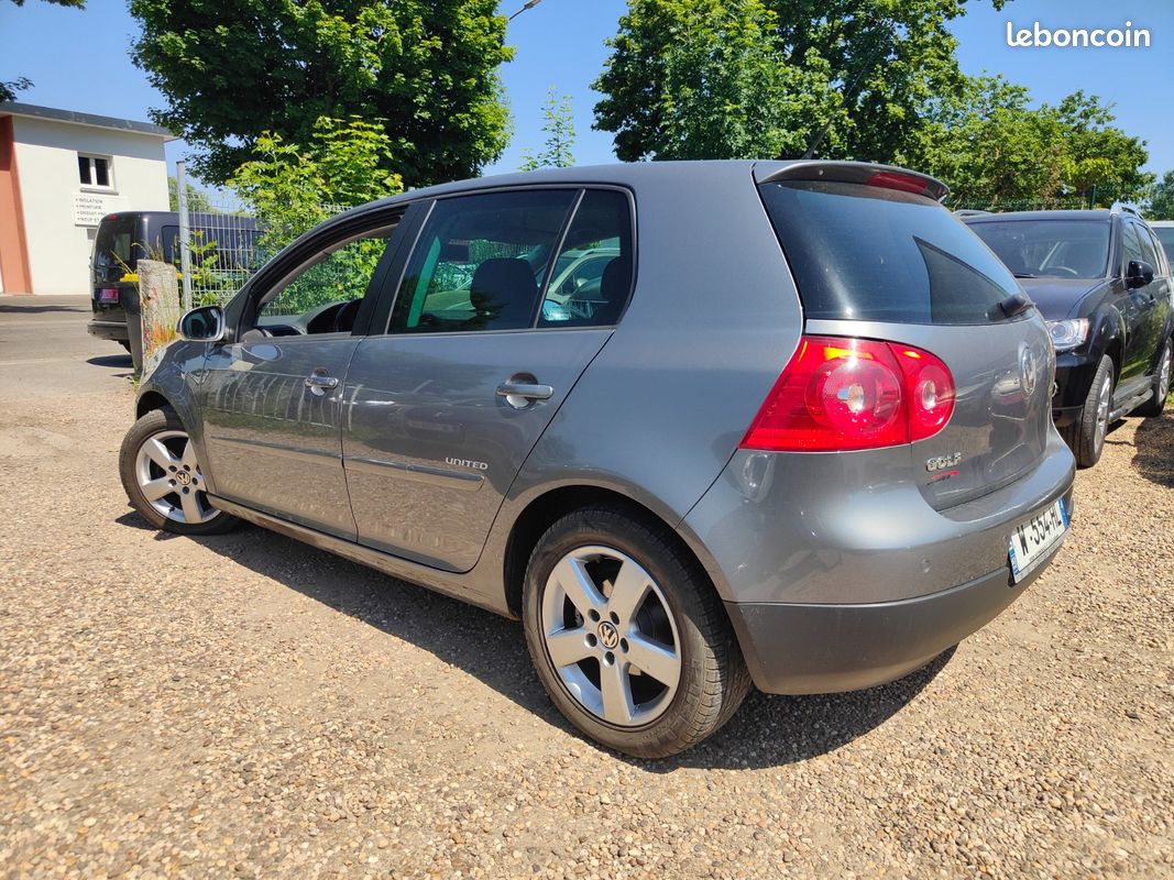 Volkswagen GOLF V 1.9 Tdi 105 CH United * SUIVI COMPLET * GARANTIE (image 2)