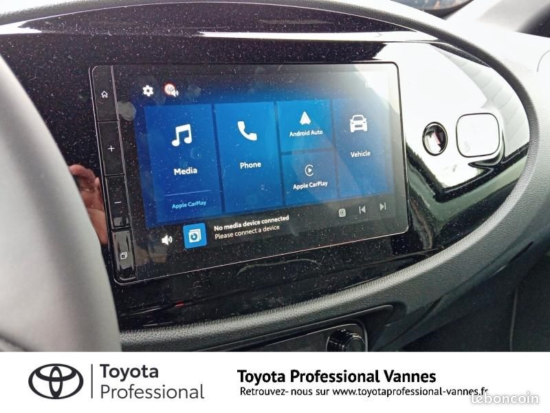 Toyota Aygo X 116h Graphic (image 8)