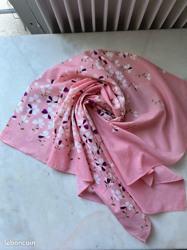Furoshiki japonais vintage rose à petites fleurs – 72 x 72 cm (image 4)