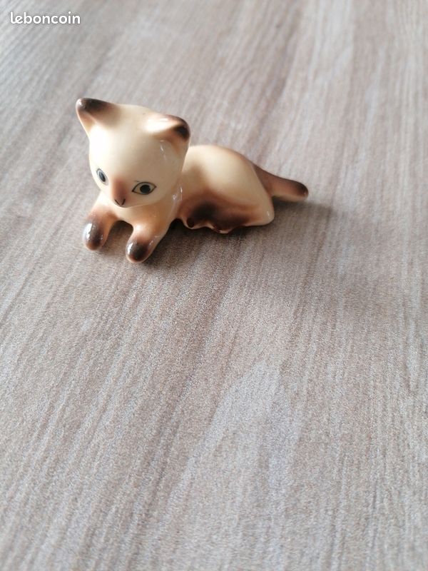 Chat en porcelaine (image 1)