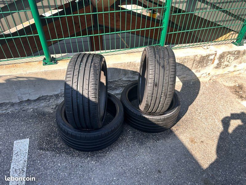 4 Pneu 225 35 ZR18 Toyo Proxes Sport (image 1)