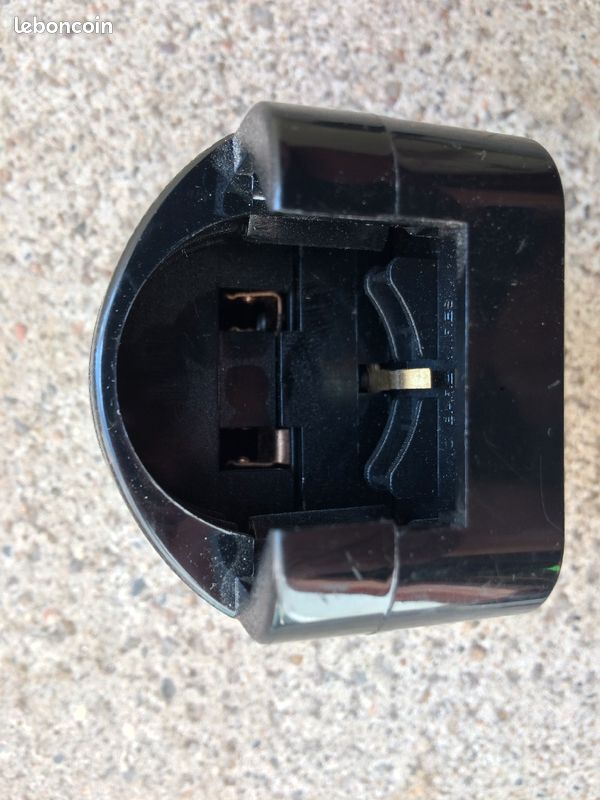 Adaptateur secteur Europe vers UK x1 (image 3)