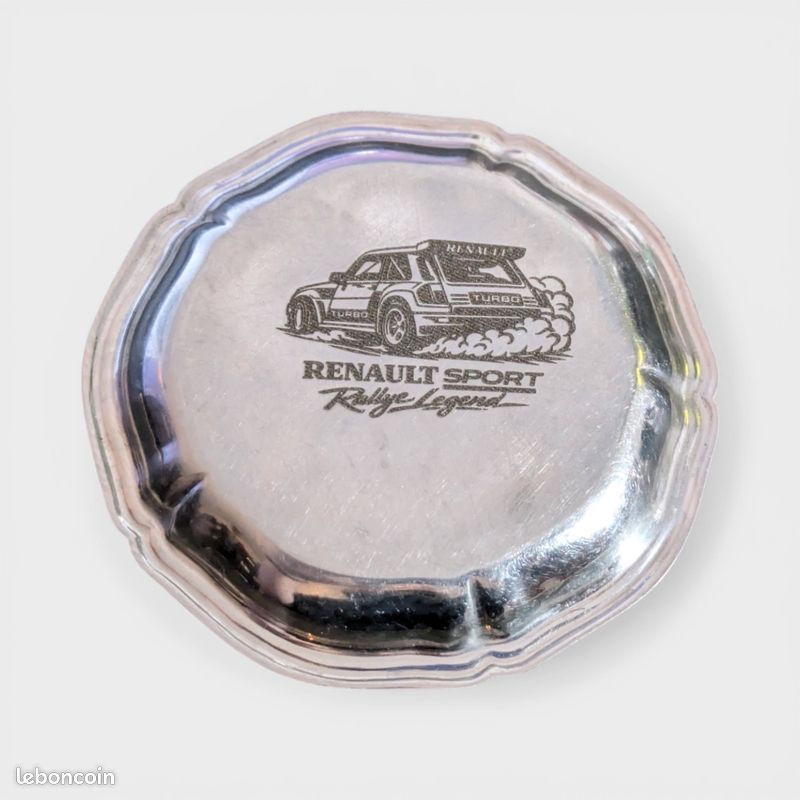 24 - PIN'S ELF RALLYE RENAULT CLIO EUR 4,02 - FR