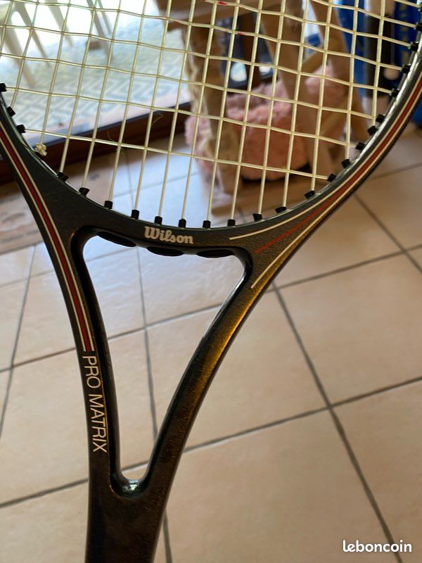 Raquette de tennis Wilson Hammer 4.2 avec housse (D'occasion) à Thierrens pour CHF 40 – retrait uniquement | Acheter sur