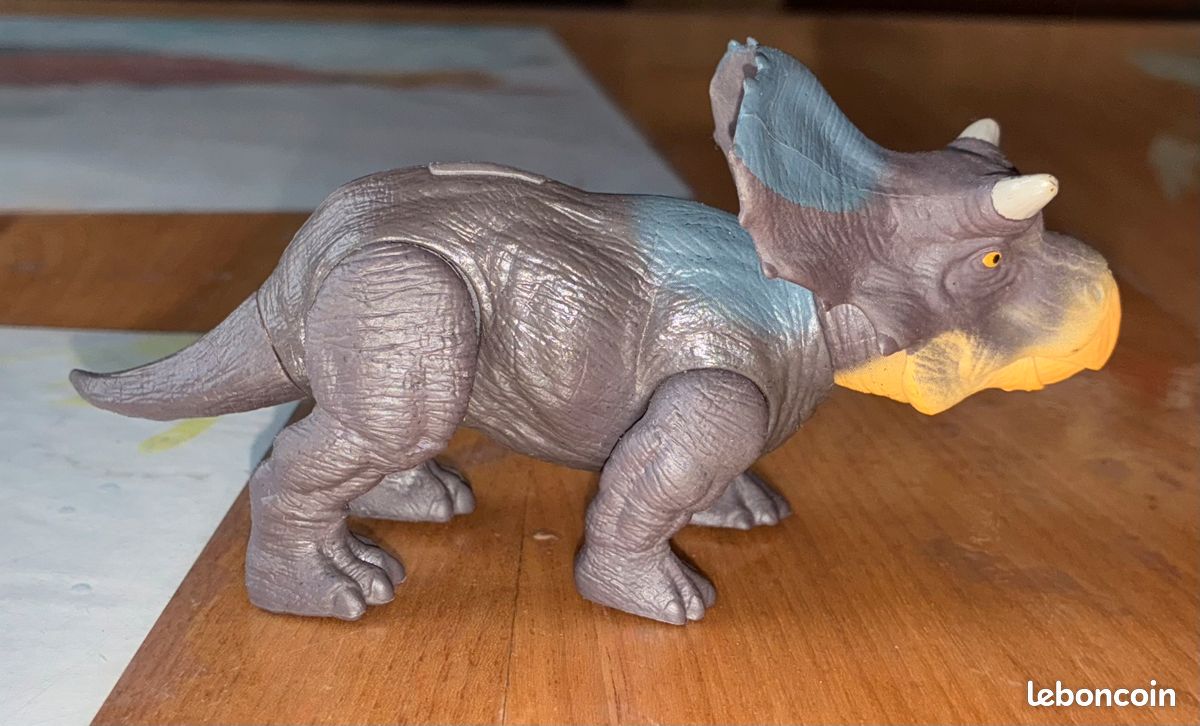 Jouet tricératops Jurassic World (image 2)