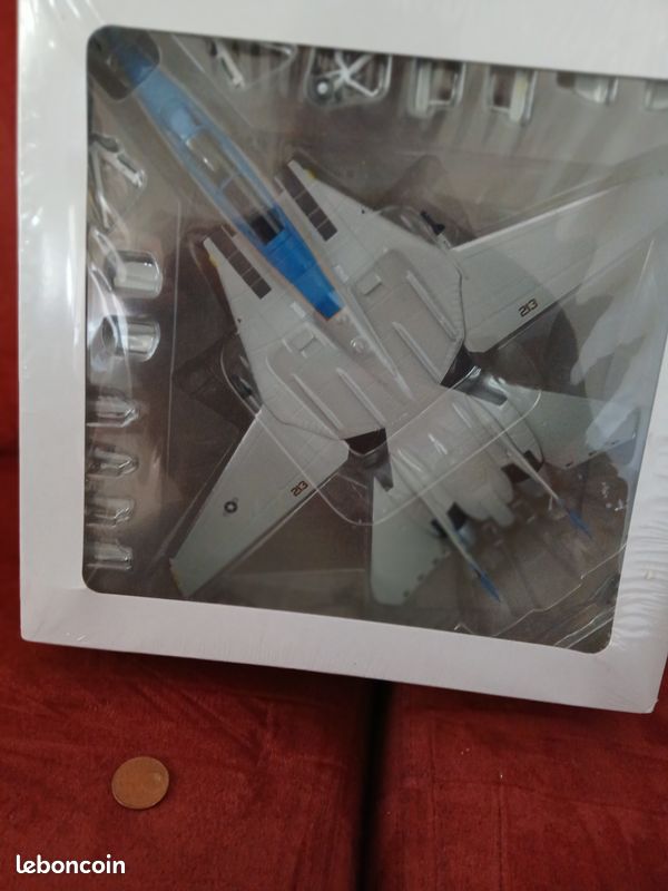 AVION MÉTAL F14 TOMCAT moulé sous pression avec socle à restaurer EUR 4
