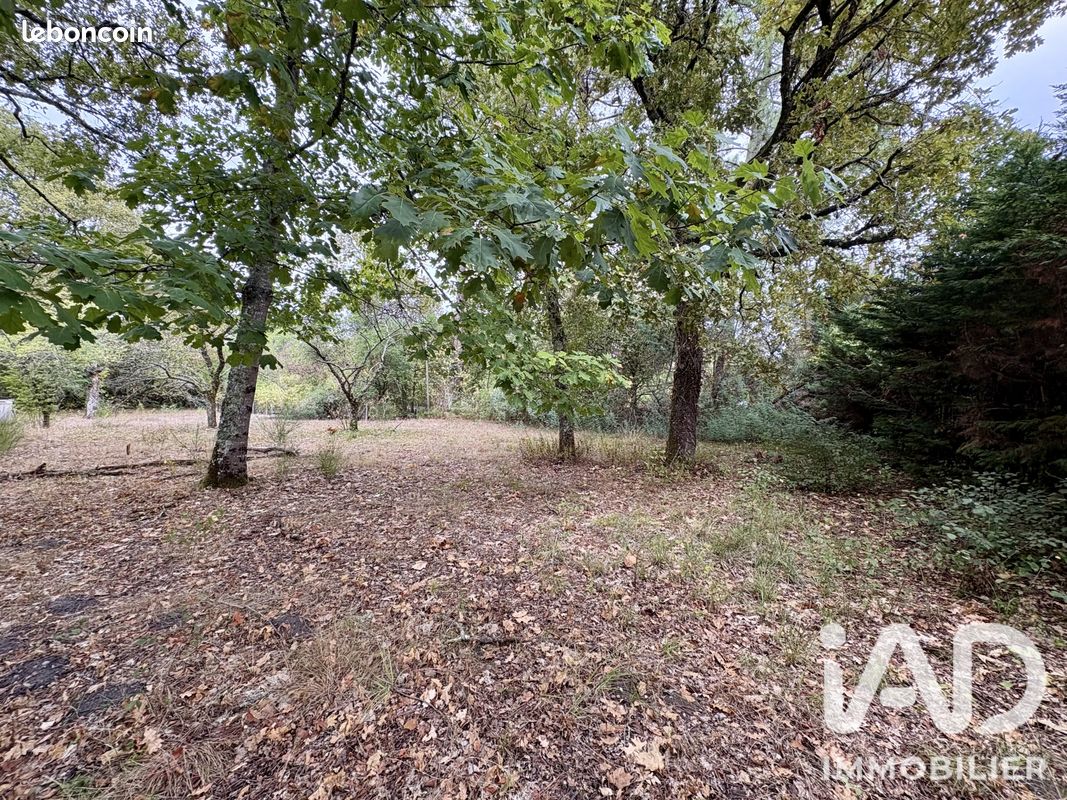 Terrain 705 m² · à Saint-Selve · 705 m² · 128 000 €