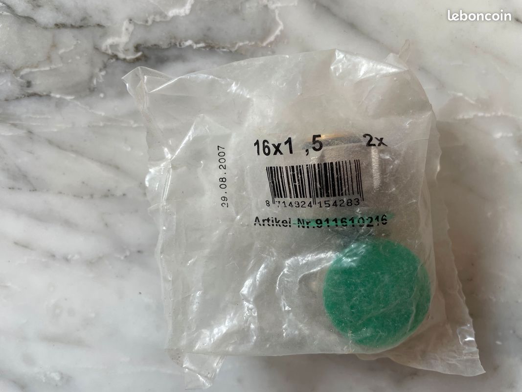 Raccord tube ref 911610216 (image 1)