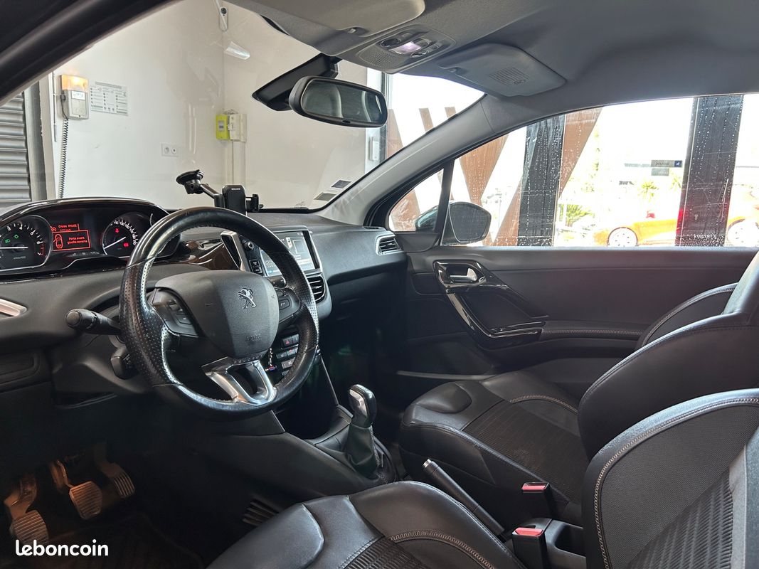 PEUGEOT 208 GENERATION-I 1.6 VTI 120 Ch ALLURE (image 12)