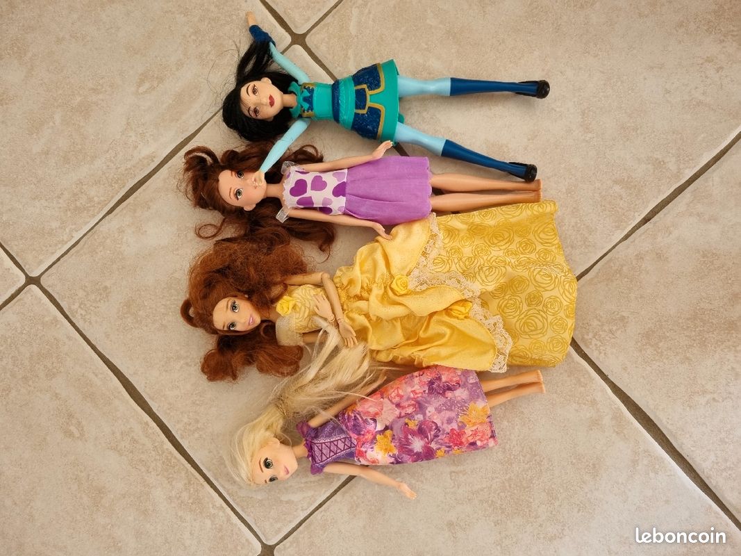 Lot de 16 poupées Disney et barbies + deux sirènes (image 2)