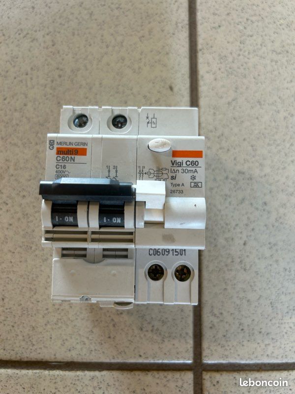 Disjoncteur différentiel merlin multi 9 c60n 400v (image 1)