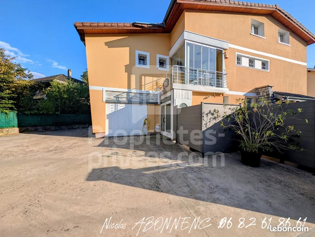 Maison 9 pièces 250 m² · à Le Pont-de-Claix · 250 m² · 519 000 €