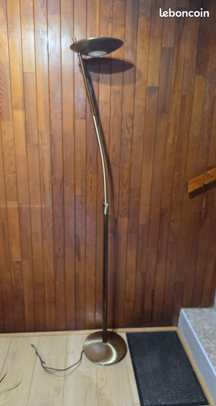 Lampadaire design métal & bois – Élégance moderne (image 8)