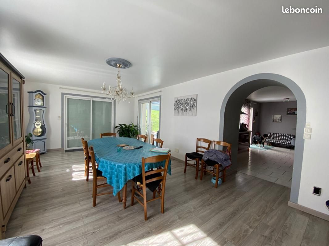 Maison 10 pièces 236 m² - La Crèche 79260 (image principale 5)