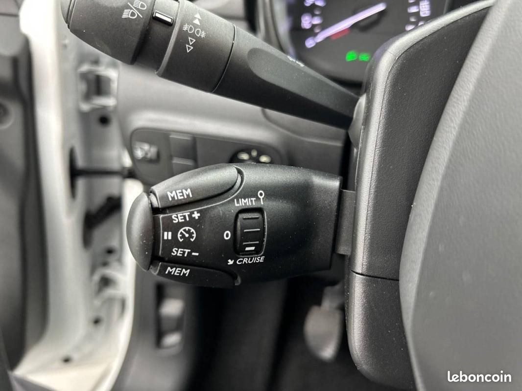 Citroën C3 PureTech 83 S&S BVM5 - Feel Pack (image 19)