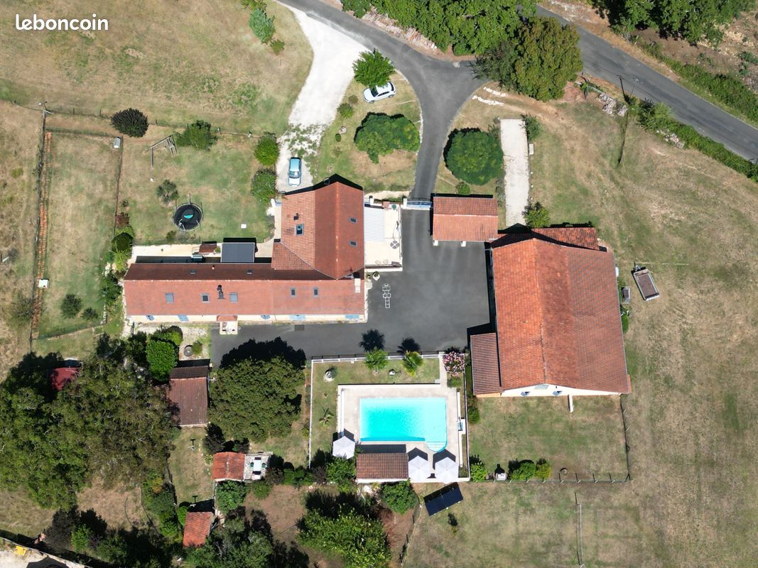 Local commercial 7 pièces 200 m² · à Payrignac · 200 m² · 677 000 €