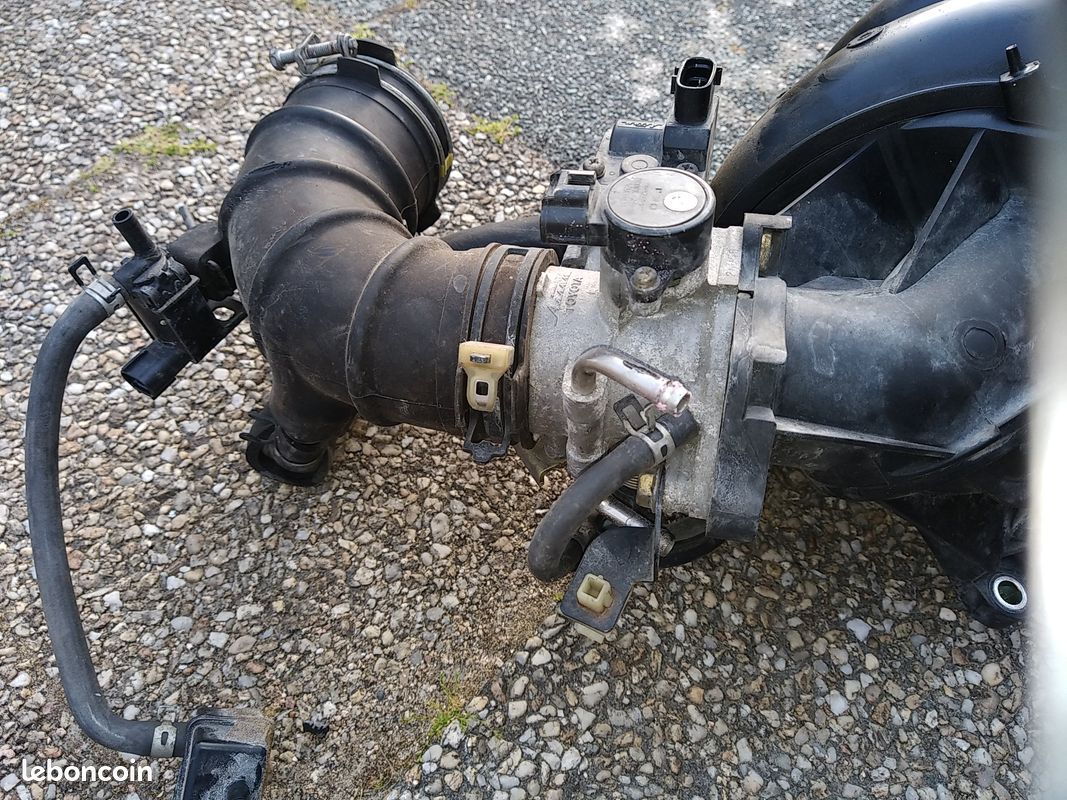 Entretoise / Collecteur Admission Pour Moteur Essence RC 2 Temps - Référence RV670223