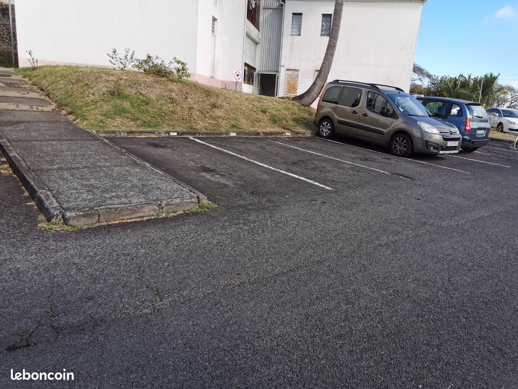 Place de parking · à Saint-Denis · 50 €/mois