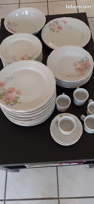 SERVICE VAISSELLE Faience de LIMOGES 40 piéces (image 1)