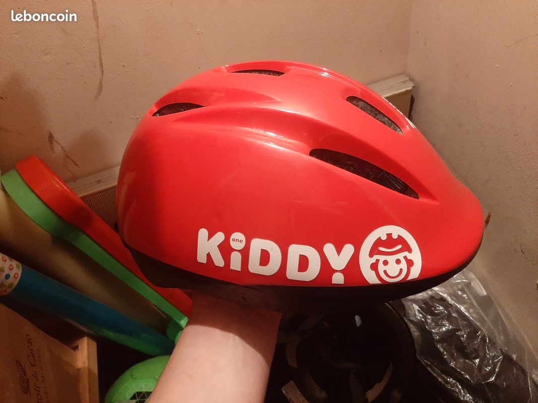 Casque vélo enfant btwin rouge taille 52/56 cm
Btwin excellent état (image 1)