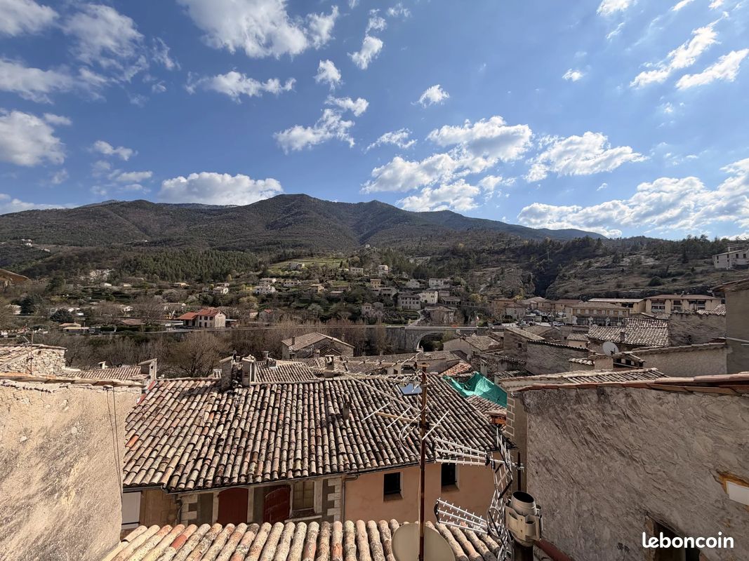 Maison 4 pièces 104 m² · à Entrevaux · 104 m² · 130 000 €